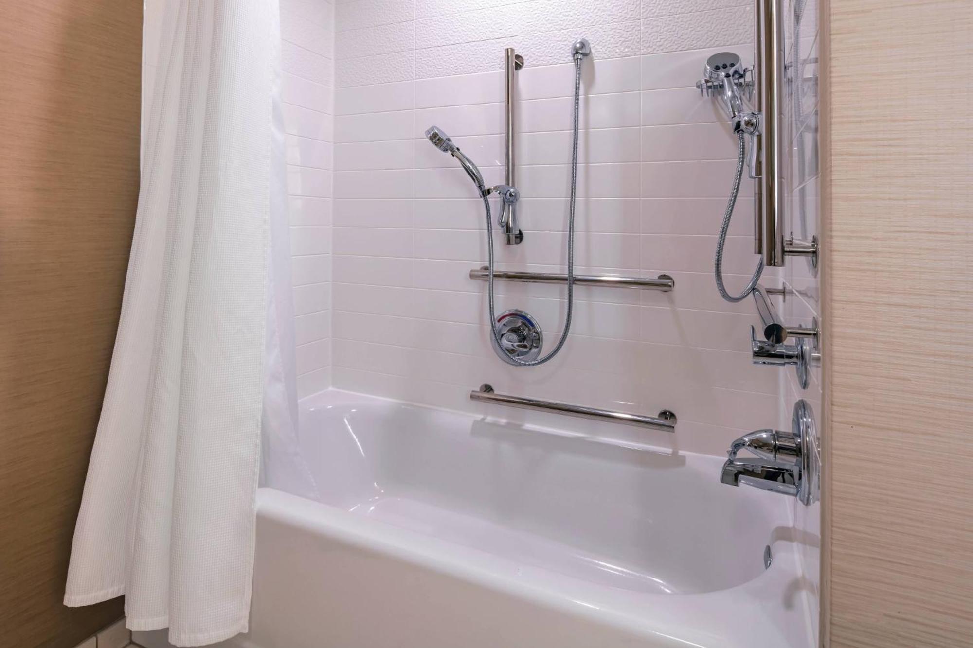 Fairfield Inn & Suites By Marriott Boston Marlborough/Apex Center Extérieur photo